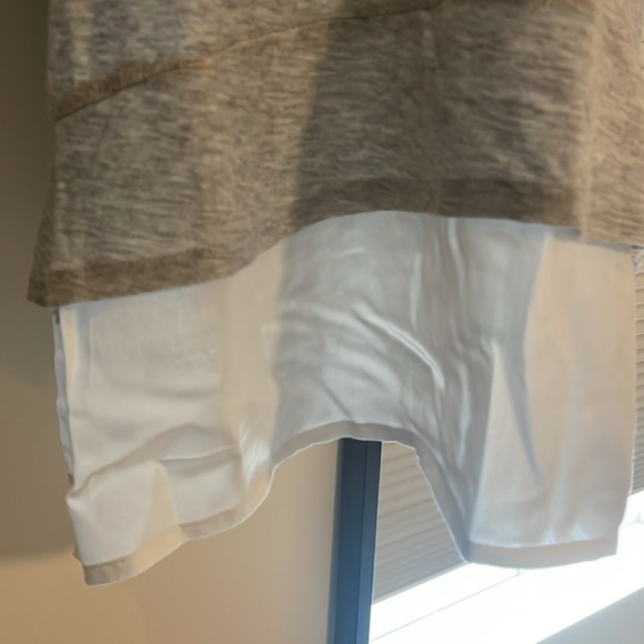 Vince Camuto Woven Grey&White Hem Layered Light TshirtTop - Picture 8 of 10